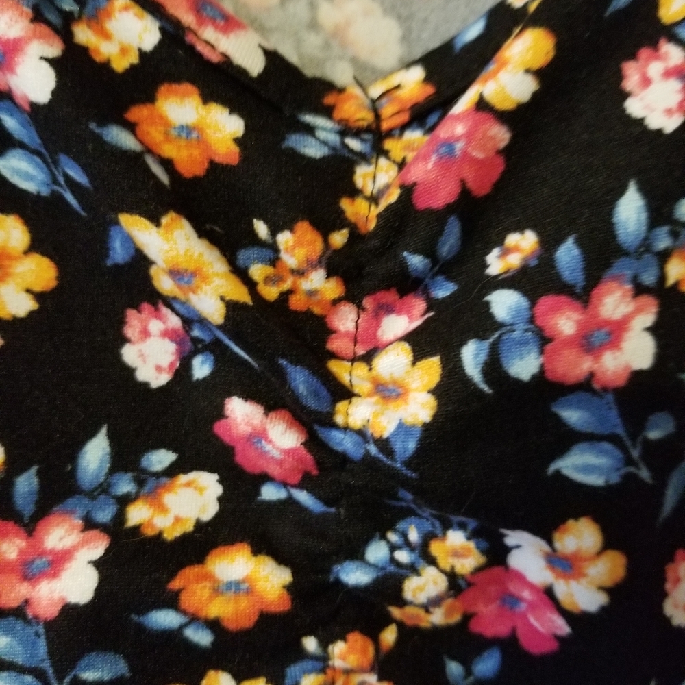 Cute Floral Top - Picture 4 of 5